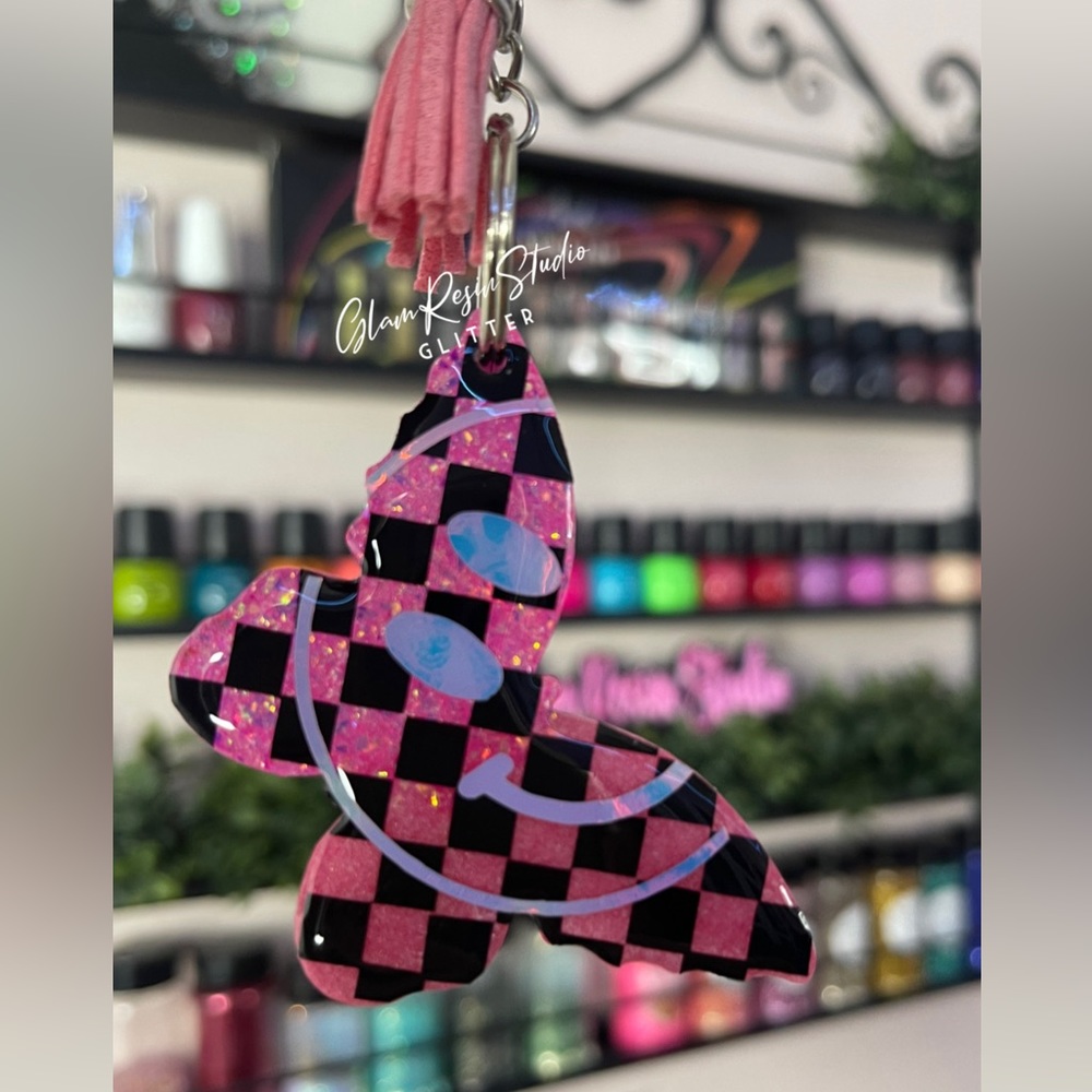 💥2 Smiley 😊 Butterfly Keychains 💖 - Picture 2 of 3